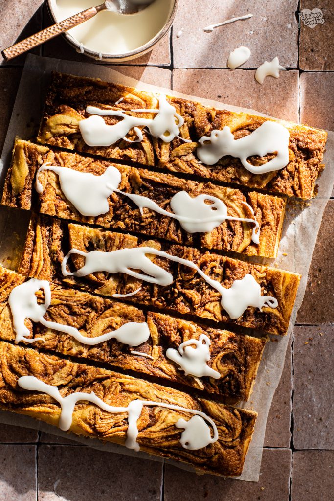 Gemarmerde yoghurtcake met kaneel