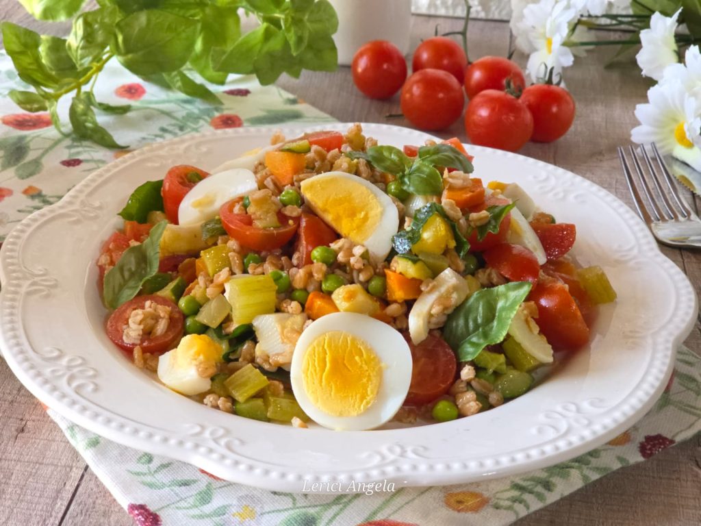 Kleurrijke gezonde spelt-salade klaar in 20 minuten