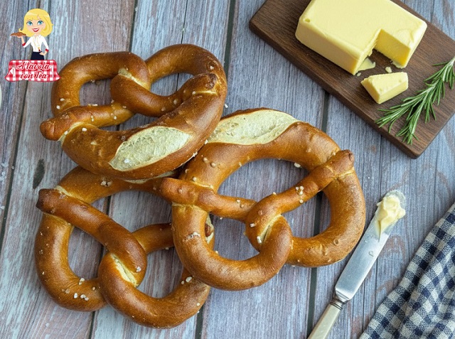BREZEL OF ZOUTE PRETZEL MET BAKSODA-TRUC