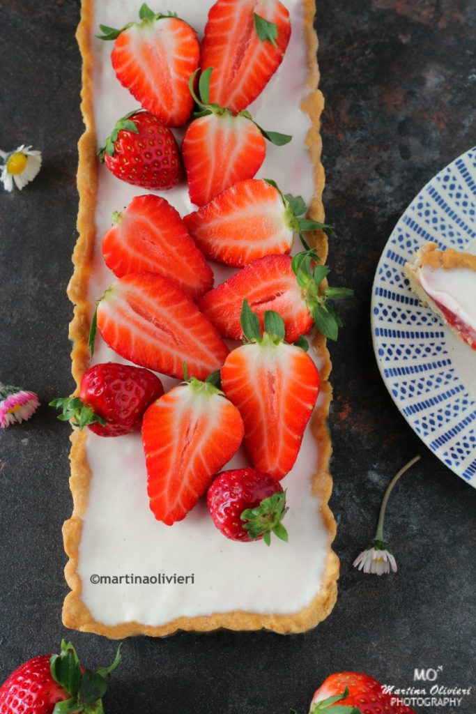 Crostata met panna cotta en aardbeien