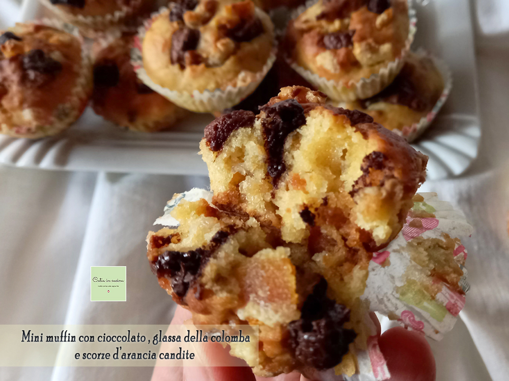 mini muffins met chocolade, colomba-glazuur en sinaasappelschilletjes