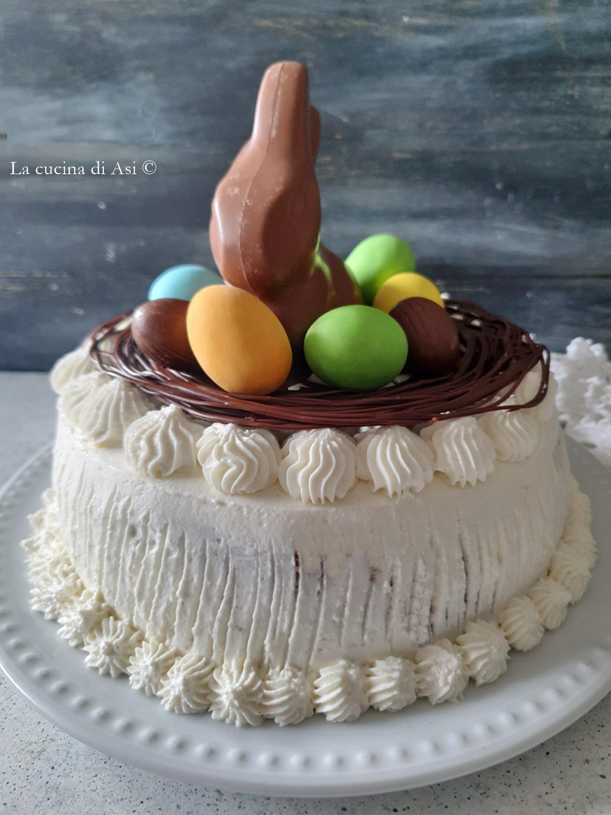 Paastaart met chocoladenest en eitjes
