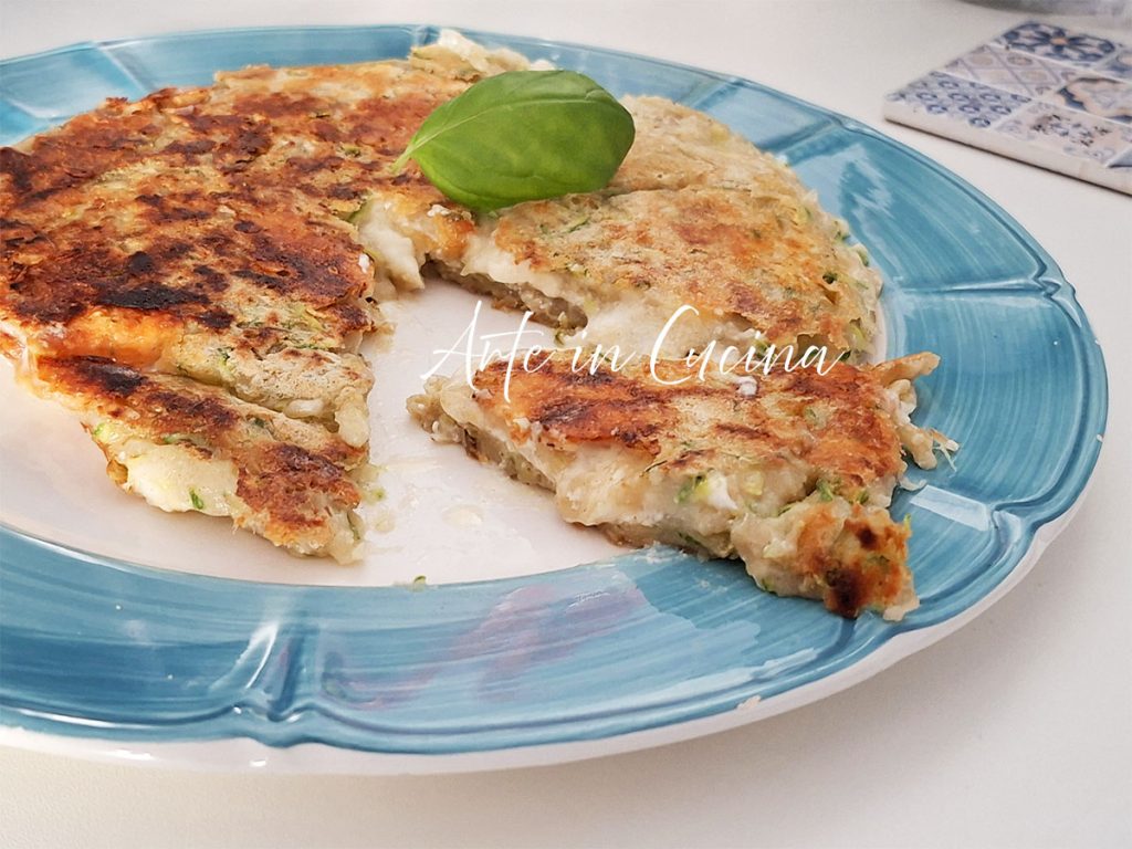 PANNENKOEKENTAART MET COURGETTE EN KAAS