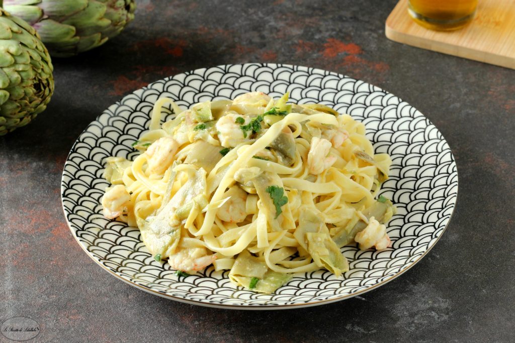 Pasta met artisjokken en garnalen
