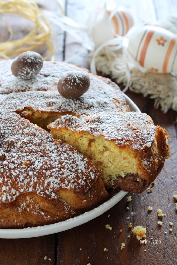 taart met chocolade-eitjes