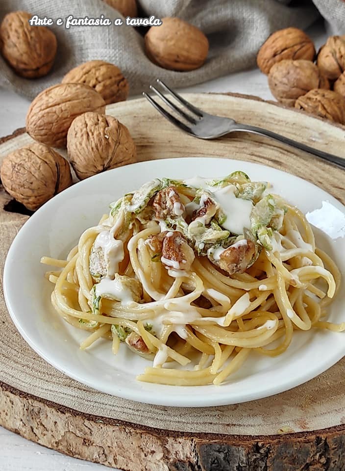 Spaghetti walnoten courgette en room