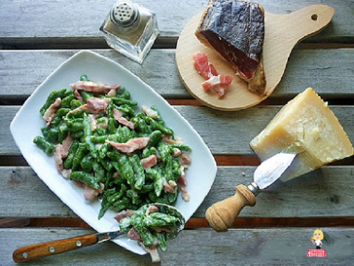 Spätzle van spinazie met room en speck