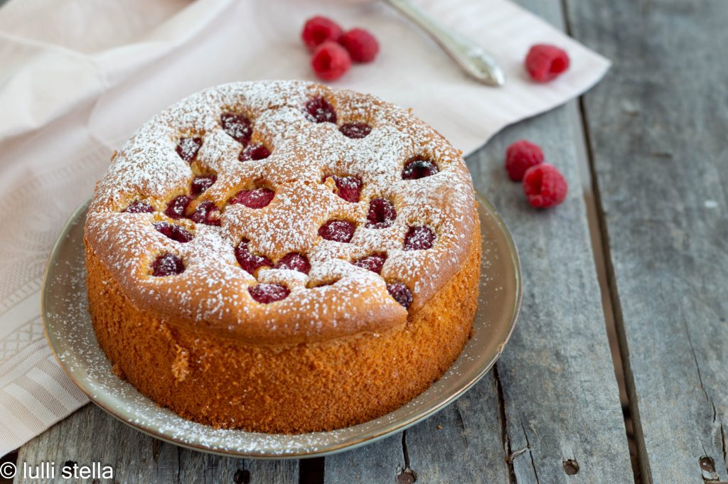 Zachte frambozen- en yoghurtcake