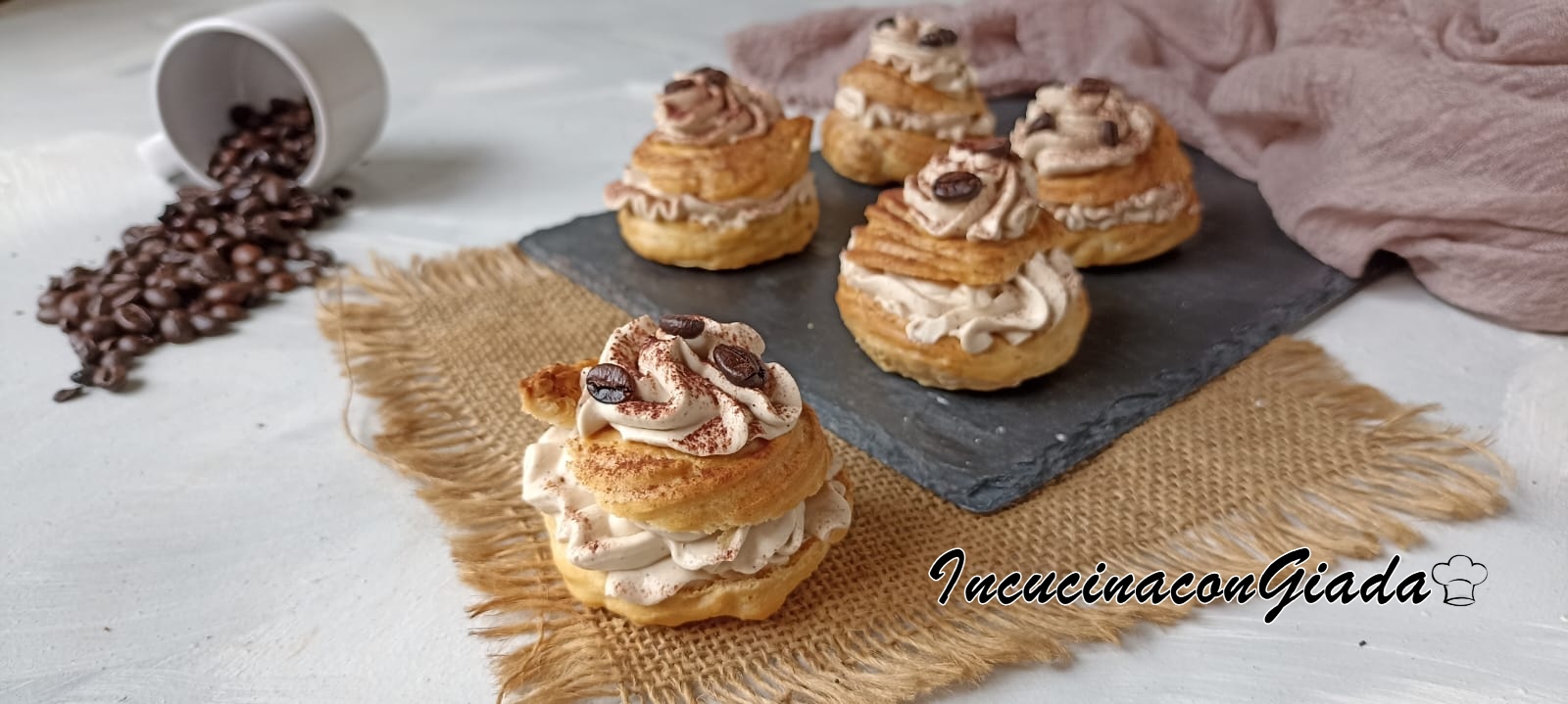 ZEPPOLE MET KOFFIECRÈME